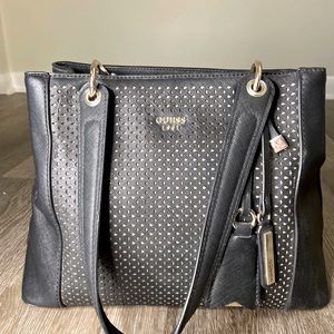 BLACK GUESS SHOULDER BAG